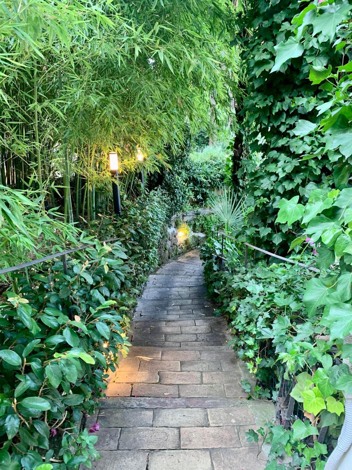 Giardino Dei Giganti, 5 Minute Walk To The Subway B Appartement Rome